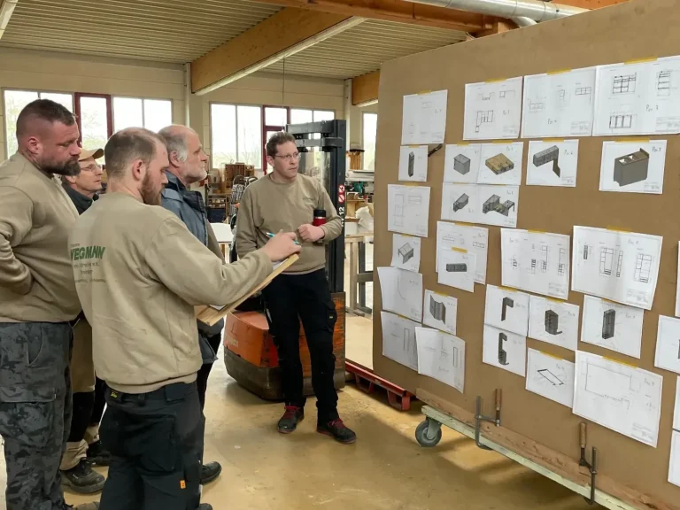 Fichtel-Van Team Besprechung beim Camper Ausbau