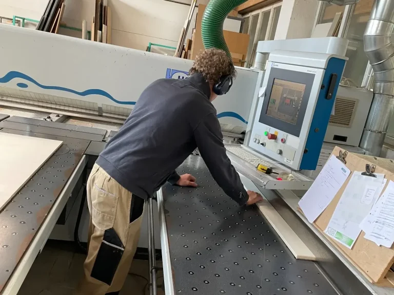 Zuschnitt der Platten für den Camper Ausbau